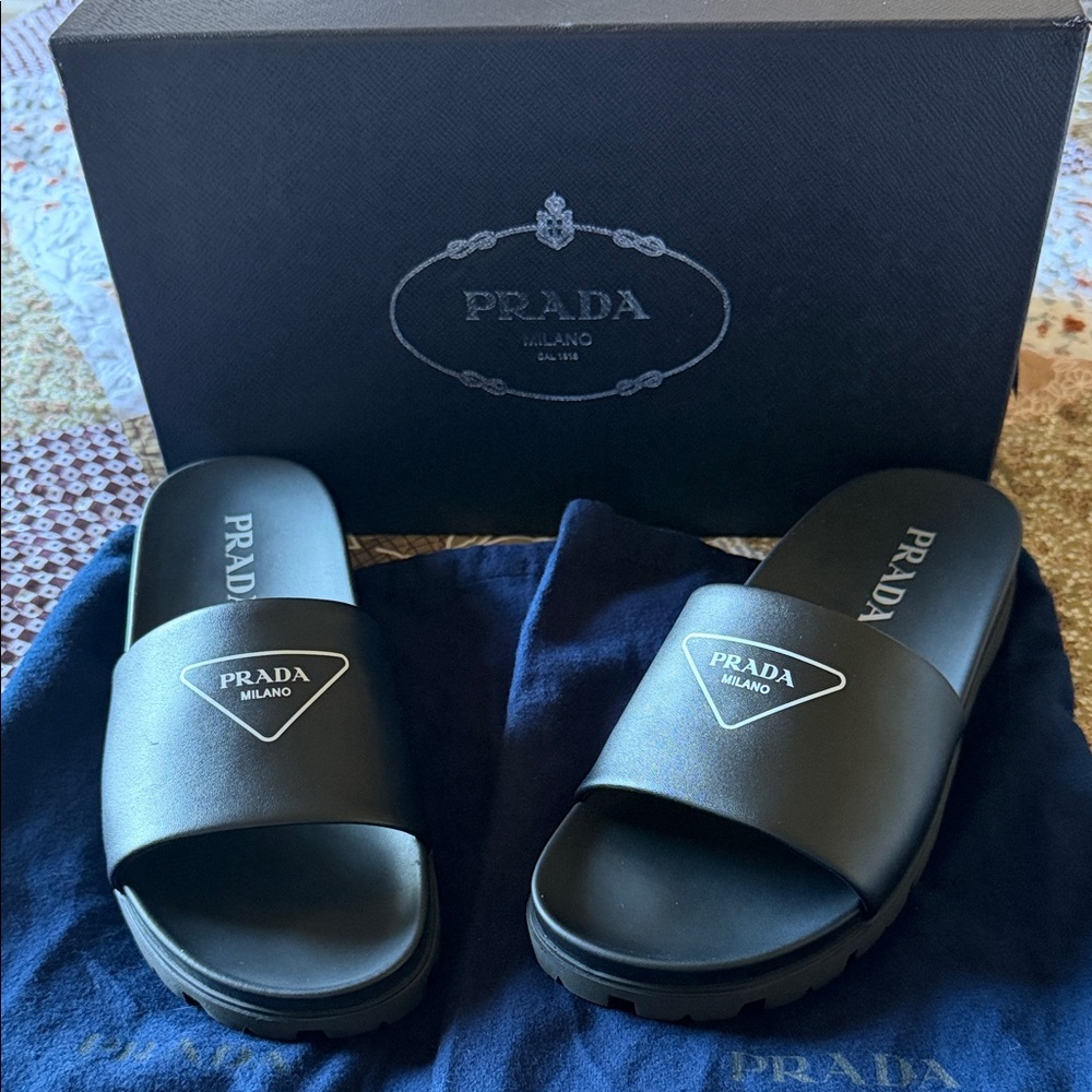 PRADA MENS SZ 7 Fits Women's  8.5-9.5. Leather Slide Sandals.Prada triangle logo